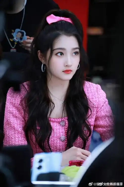 关晓彤蝴蝶结高马尾