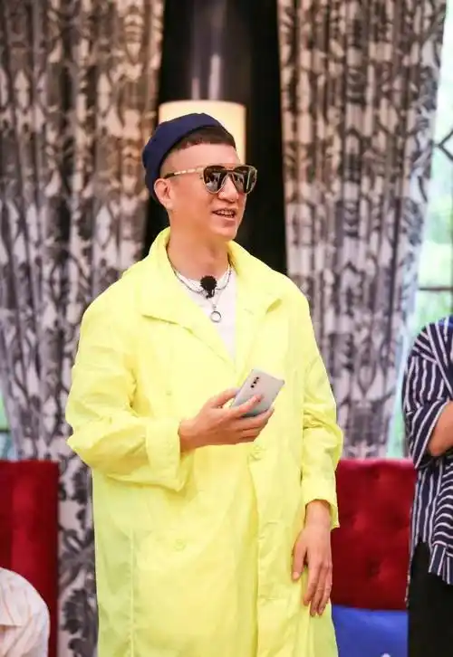 演员孙红雷可以说是大器晚成的典范了,年轻时候各种作品的角色都演过