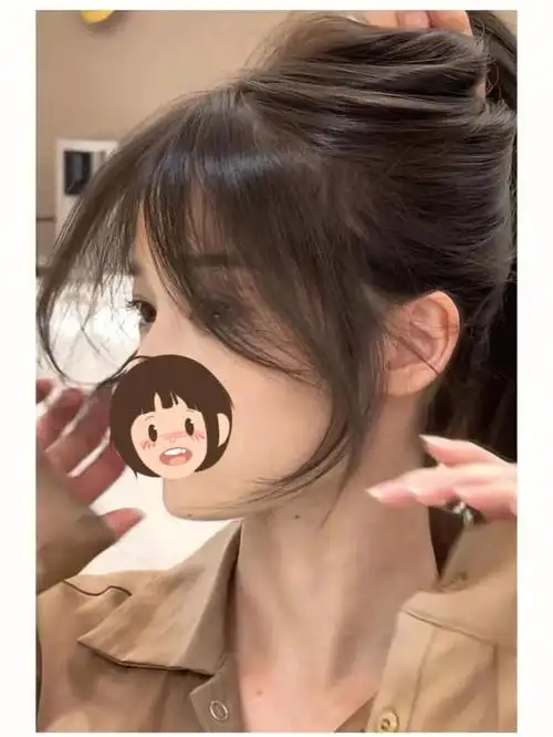 剪到了自己心心念念想的刘海|||刘海两边刘海较长,长度可以根据自己的