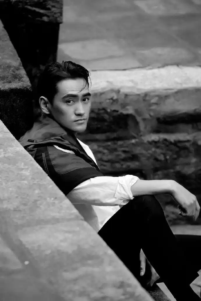 袁弘深邃眼神 迷人又帅气!