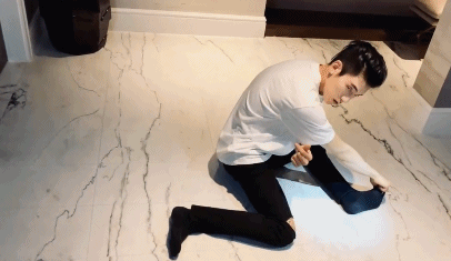 何炅仝卓发起绷脚背挑战脚趾锻炼消除腰痛膝盖痛