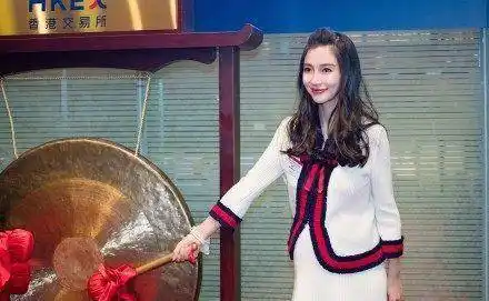 随即网友既po出两张杨颖怀孕的照片,力证卓伟造谣!