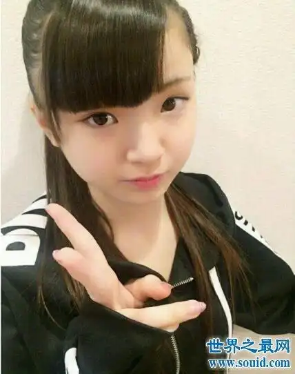 日本最美的小学生 12岁仲村星虹胸竟然有c罩杯