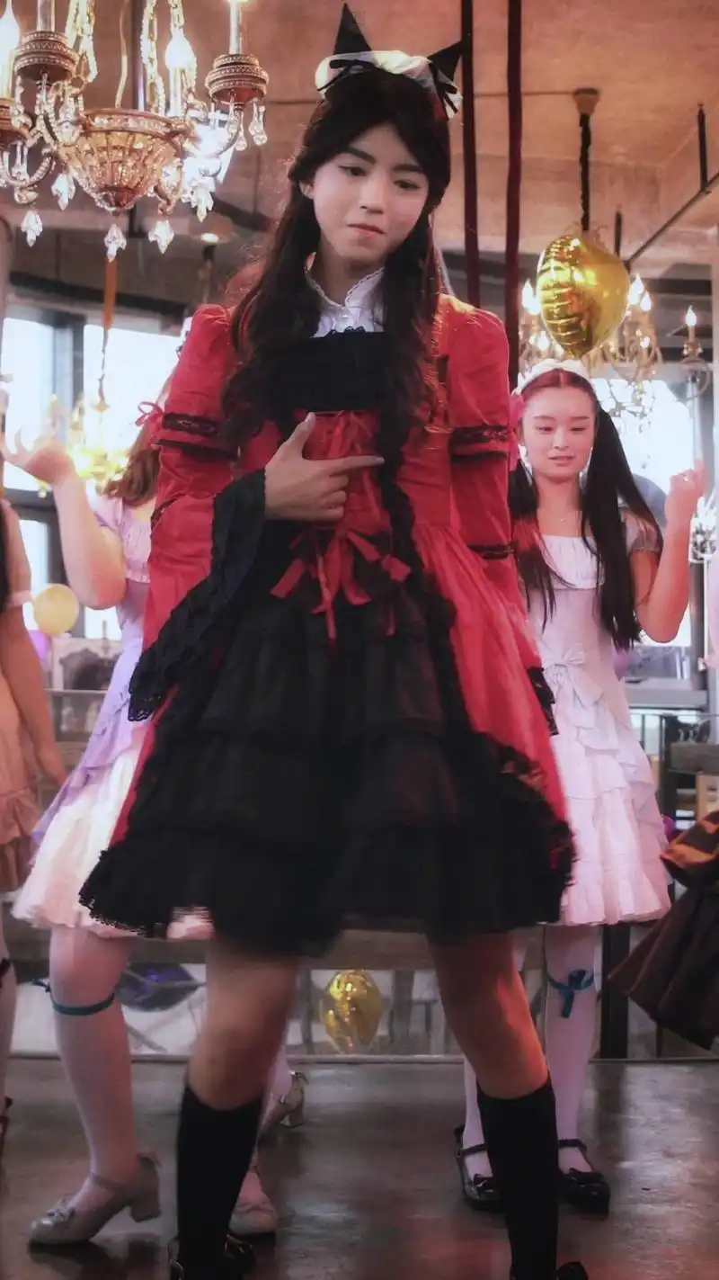 王俊凯的女装妆容惊艳全场,凯莉大小姐c位出道,女粉自愧不如