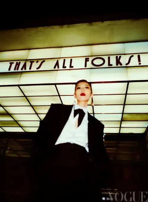 刘雯vogue六月刊封面##刘雯复古电影vogue大片