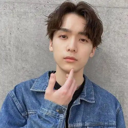 日系男生标准发型,配上性冷淡风穿搭,亲手打造出你的日系美少年吧!