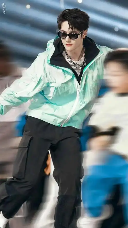 王一博卷毛吐舌##这就是街舞是颜值综艺吧