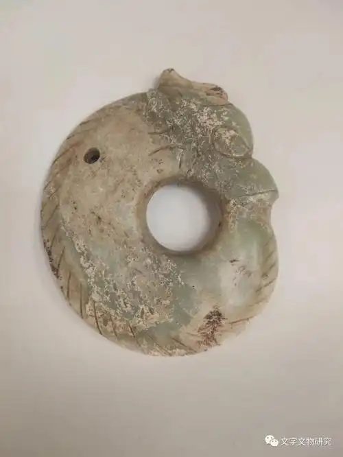 新发现凌家滩类型玉龙证要