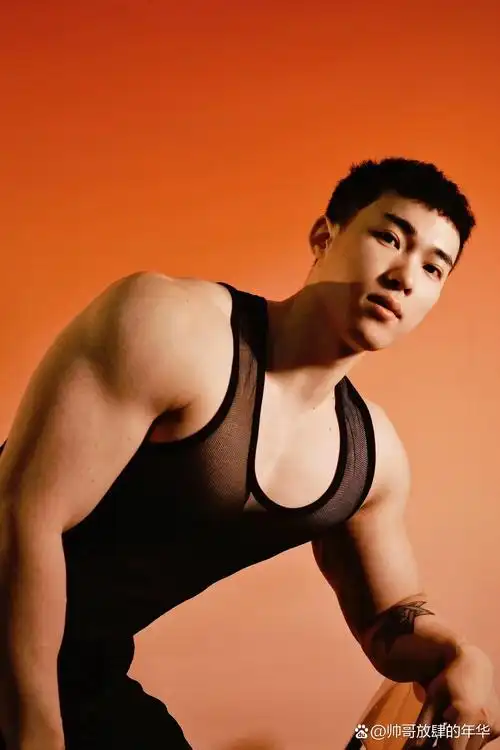 向世界展示我的魅力!#型男帅哥# #帅哥# #肌肉型男