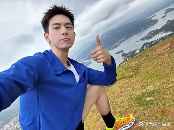 《春色寄情人》在央视cctv-8频道黄金时段播出,该剧不仅因其治愈系的