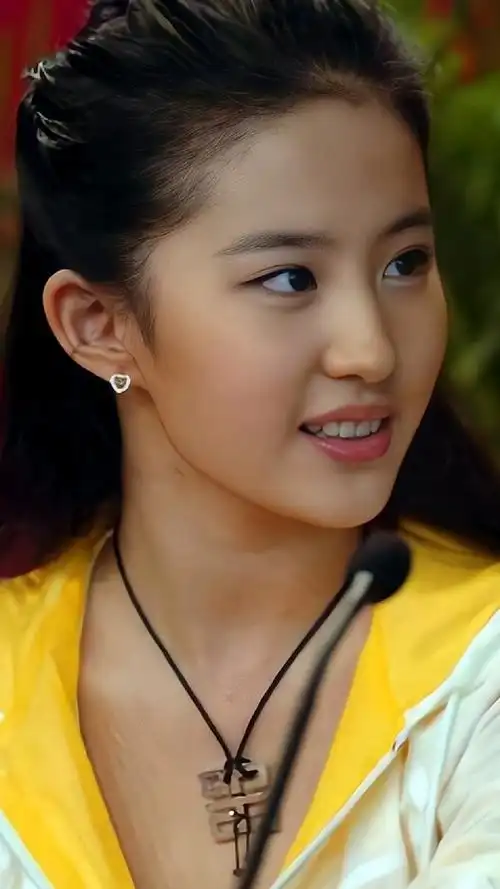刘亦菲靓照曝光长相清纯甜美