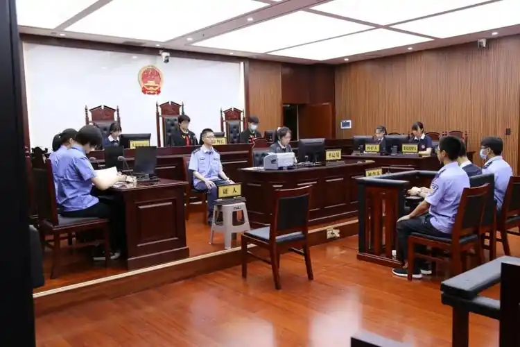 一次特别的刑事庭审经开区法院联合江苏省淮阴中学开展模拟法庭活动