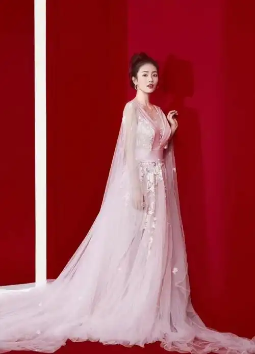 白鹿以爱为营婚纱造型拍摄路透