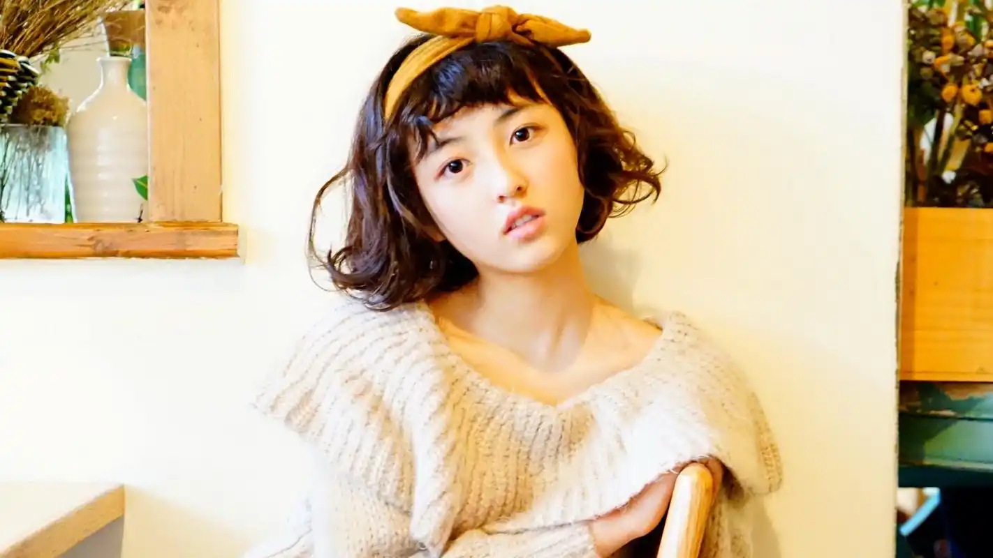 张子枫可爱俏皮的唯美写真图片壁纸