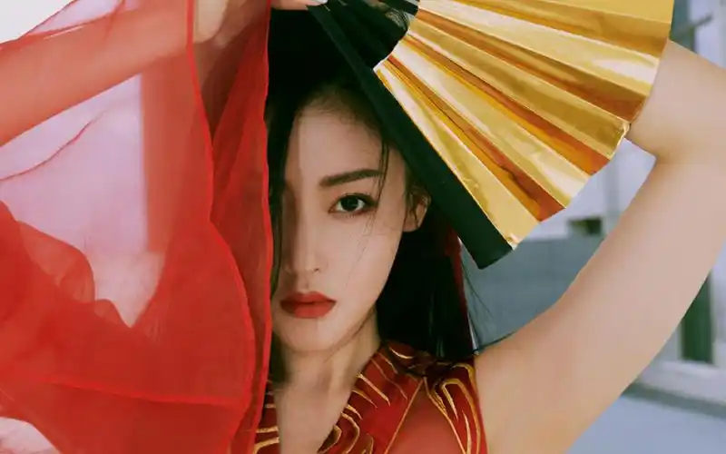 张天爱红衣古风写真桌面壁纸