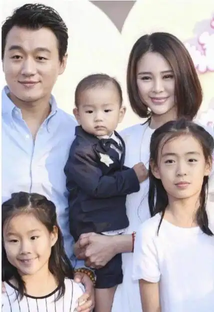 佟大为三个孩子全像爸靳东儿子和外甥这颜值看一天都不腻