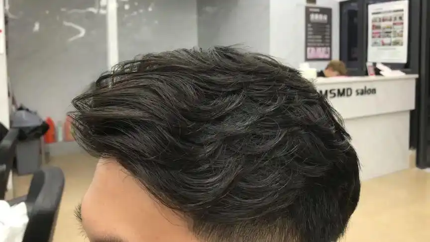 纹理烫 轻熟港风三七侧背发型