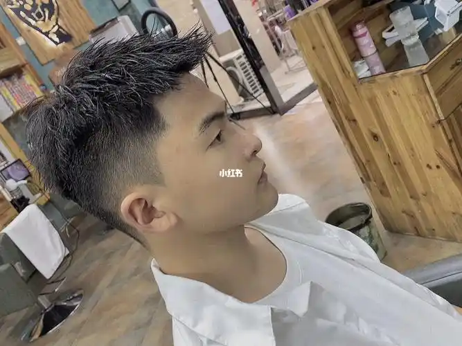 摩根烫飞机头前刺发型男生烫发