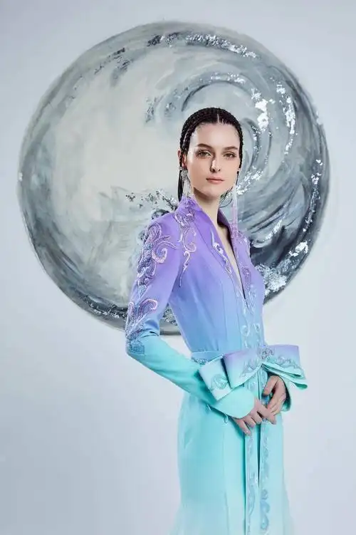 微信公众号无libo服装设计 (微信需要实名备注哦) 来源:盖娅传说服饰