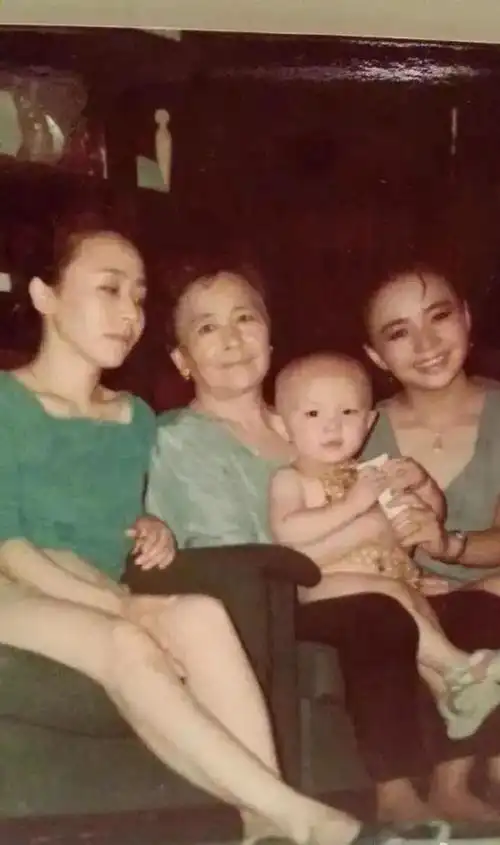 宋丹丹20岁劲爆比基尼照曝光身材比柳岩还诱人曾嫁人渣被3却被100000