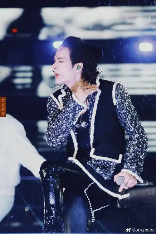 王一博丸子头# wyb#王一博 专业动作请勿. 来自御之幺 - 微博