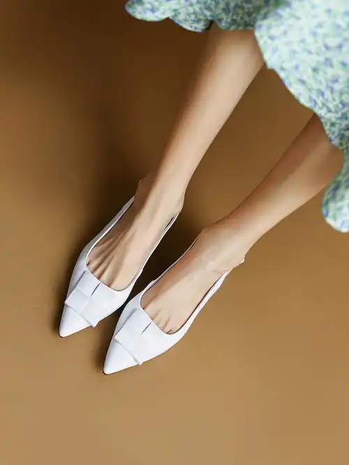 ootd今日穿搭白色尖头凉鞋