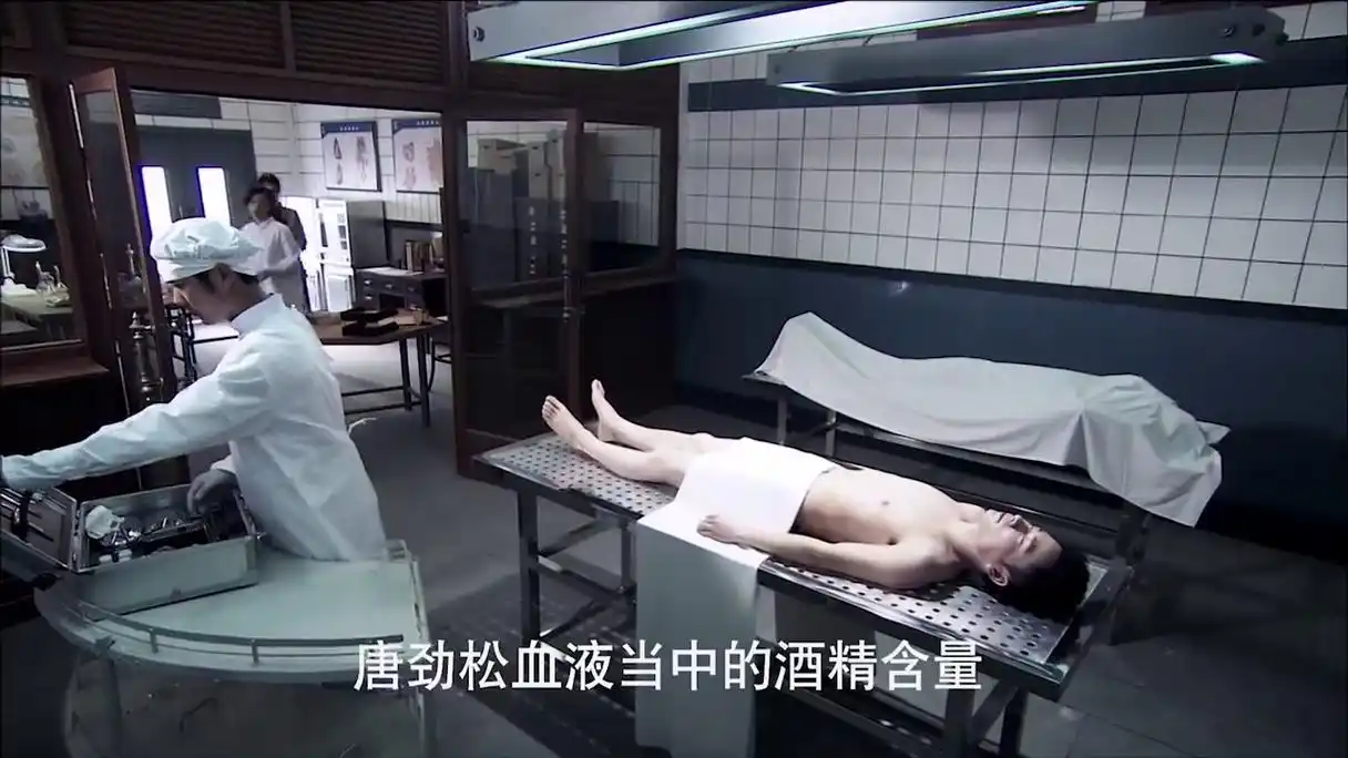 女法医尸检发现死者的内脏被生生拽出来,疼都疼死了!