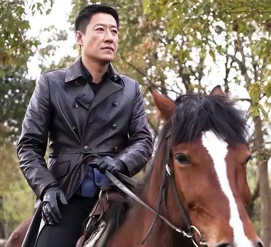 于震晒全家福娇妻美貌出众似少女三儿女高颜值和爸共用一张脸