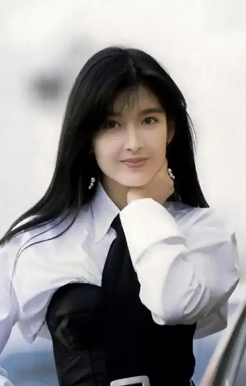 香港女星年轻时的照片经典美人回头再看依旧惊艳