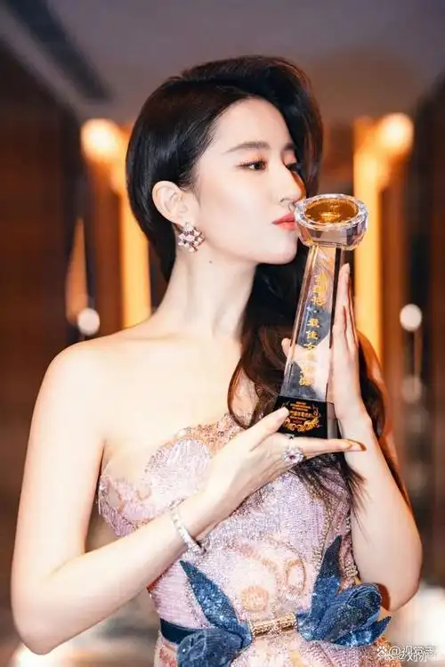 刘亦菲:我不怀念煤老板们