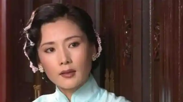 《大宅门》为什么在第二部的时候把饰演李香秀的演员换了?