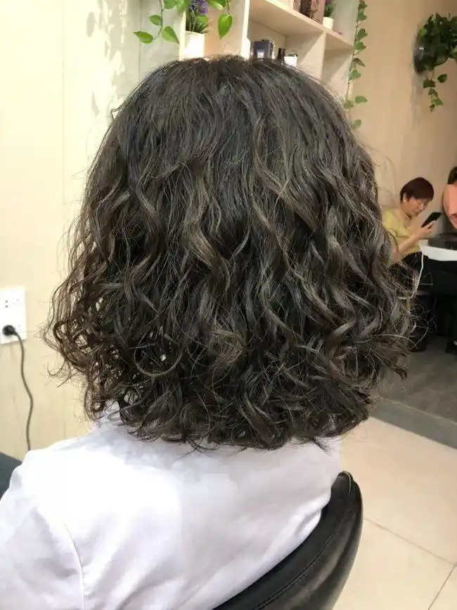 波波头烫发