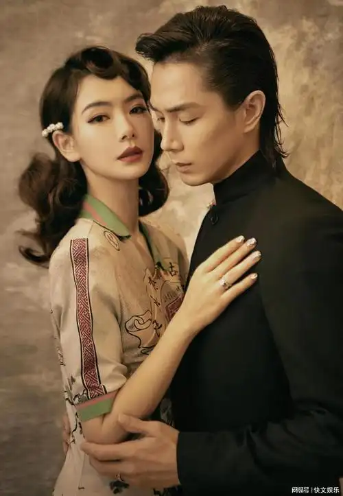 40岁戚薇现身香港迪士尼与美国老公李承铉秀恩爱夫妻感情甜蜜