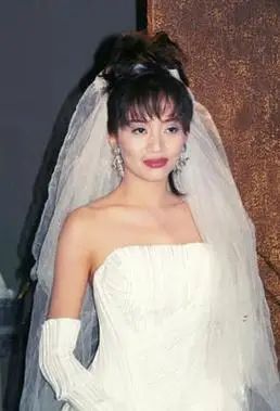 组图梅艳芳罕见婚纱照曝光