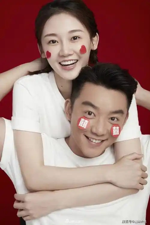 曝郑恺妻子苗苗生下三胎早产开刀诞下女儿升级为5口之家