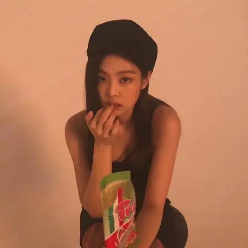 jennie solo