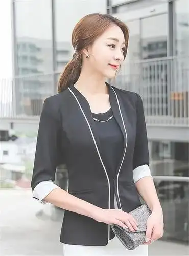 职场女性拍照指南,跟着这些姿势摆拍,拍照干净气质,优雅好看