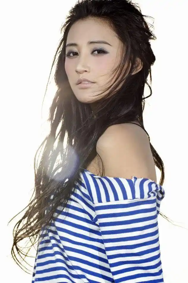 p>张歆艺,1981年5月29日出生于 a target="_blank" href="/item/四川