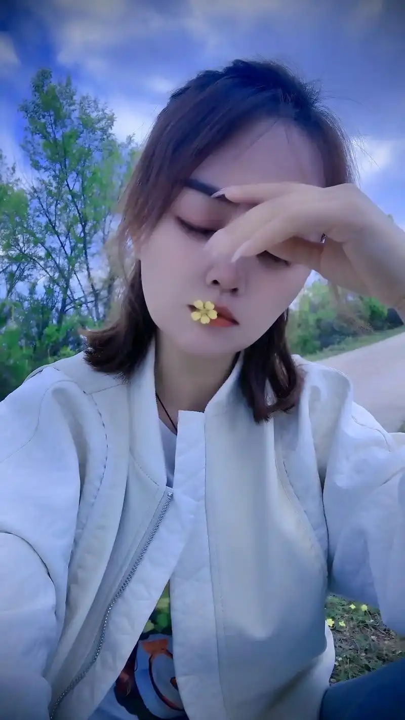 一个人静静的发呆,好像在想什么,又好像什么都没有想……#无力 - 抖音