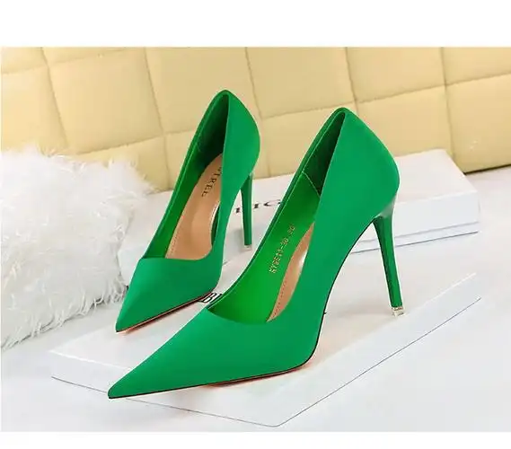 高跟鞋女新款韩版简约百搭职业大码4243女鞋细跟浅口尖头绿色高跟单鞋