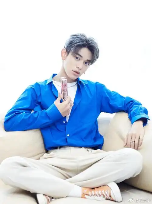 黄旭熙脱外套给杨颖盖腿,绅士弟弟作风,新一季跑男发布