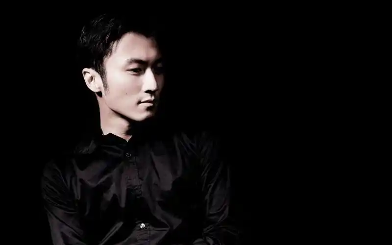 谢霆锋帅气写真精美高清电脑桌面主题壁纸下载