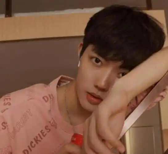 因撞脸肖战而走红后,他吸粉43万,还半路出家进军影视圈_肖战很_热度