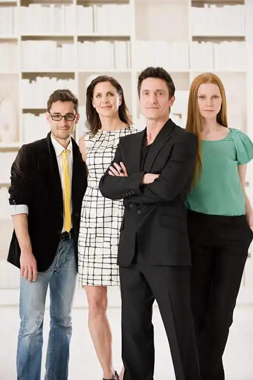 女性,站,双手交叉,竖图,室内,白天,正面,衬衫,成功,合作,团队,集体