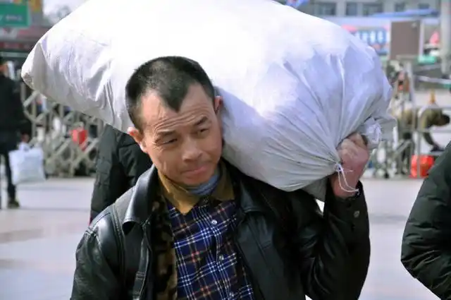 肩上扛着的是男人的责任