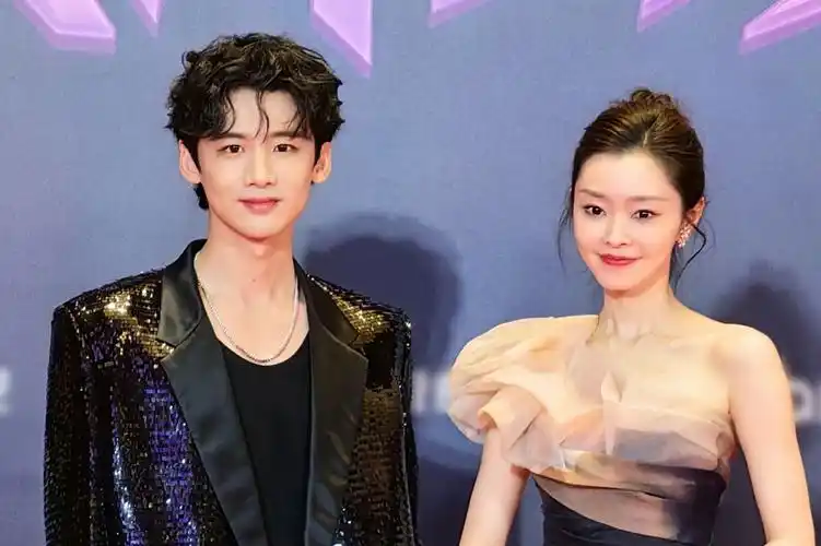 宋轶新加坡探亲家境曝光,全家高颜值知识分子,白敬亭被嘲高攀了_腾讯