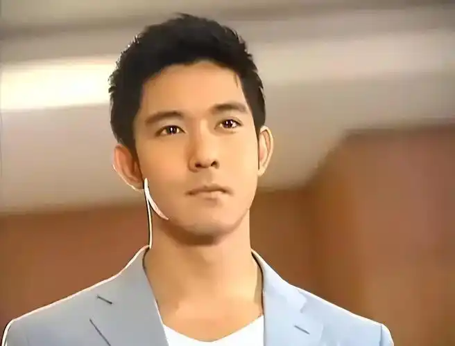 尖嘴猴腮别硬演富豪角色10位男明星站在那就是人间富贵竹