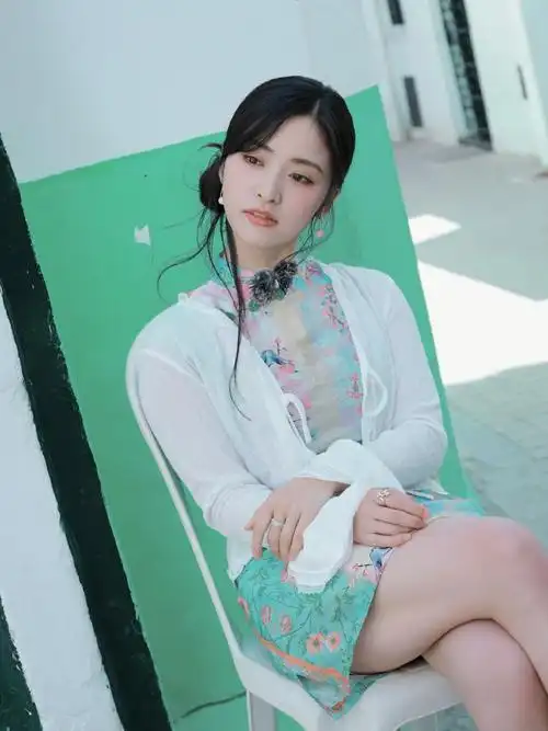 🥢 提取一罐彩色软糖的缤纷,仲夏里乍现一抹清凉🍃 @沈月