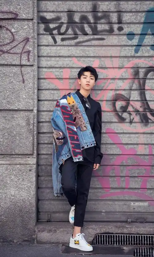 王俊凯时尚街拍大片