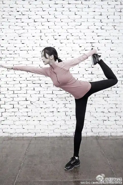 她叫陈紫95年就读于杭州师范大学身高163cm身材超级棒